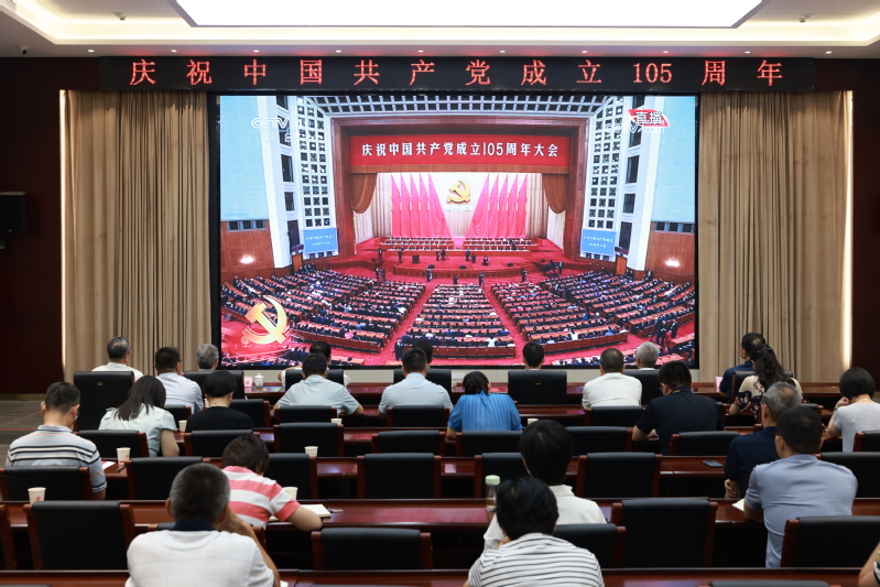 我校组织收听收看庆祝中国共产党...